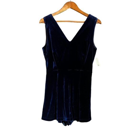 NWT! Topshop blue velvet romper. Size 6 - Picture 2 of 14